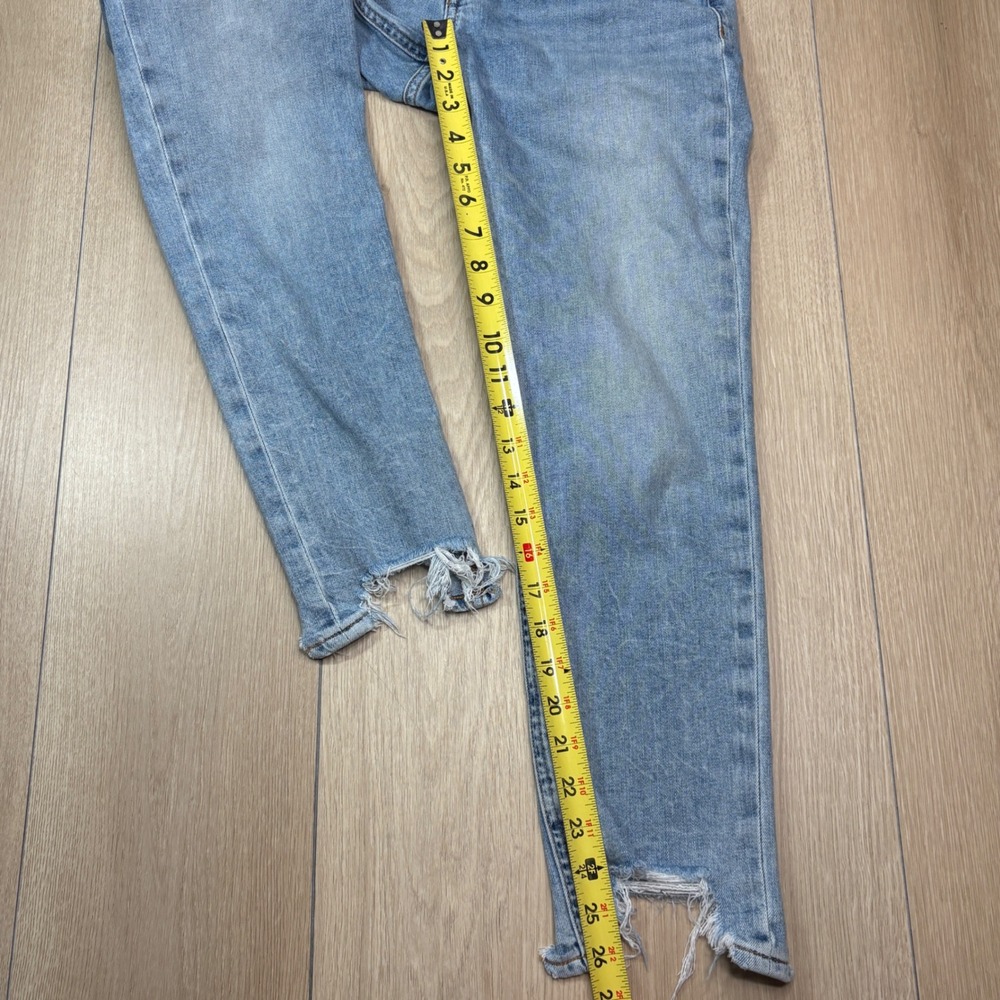 Rag & Bone Dre Slim Boyfriend Jeans Thunderbird Light Wash Distressed Hem 25 - Picture 8 of 9
